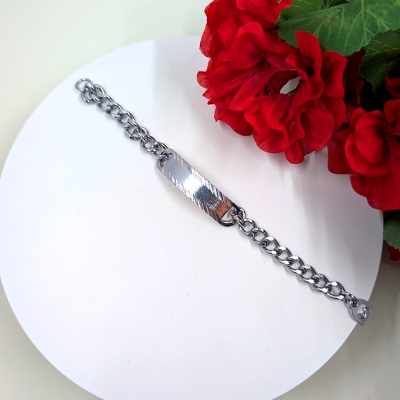 Hong Kong Signed Silver Thick and Large ID Plate Vintage Bracelet - Picture 2 of 5